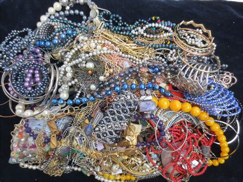 bulk costume jewelry wholesale clearance.